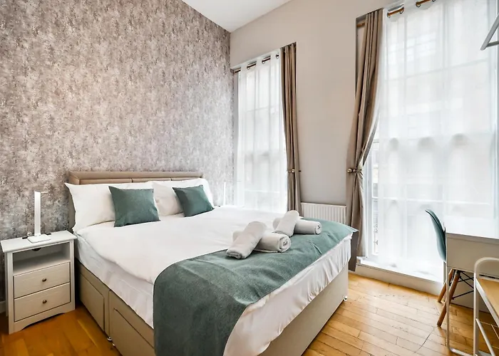 Hatton Gardens - 2 Bedroom Family Apartments